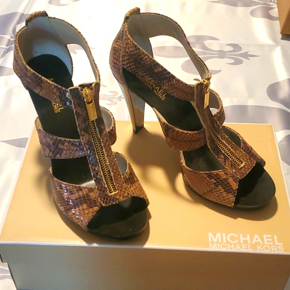 NWT MICHAEL by Michael Kors snakeskin strappy sandal [10M]